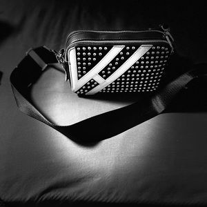 Brand new crossbody bag, never used before, totally new, stylish n trendy